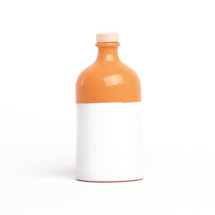 Ceramica arancione con olio extra vergine d'oliva